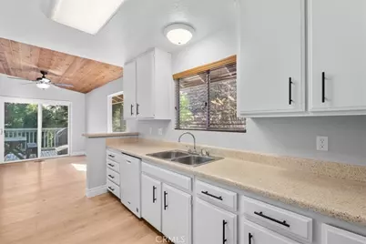 323 Canyon Crest, Lake Arrowhead, CA 92352 - Photo 13