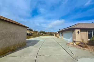 10282 Farmington, Oak Hills, CA 92344 - Photo 7