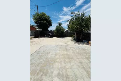 7411 Elsie, Los Angeles, CA 90001 - Photo 23