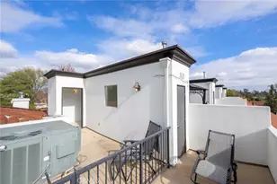 5027 Colfax Ave, Valley Village, CA 91601 - Photo 33