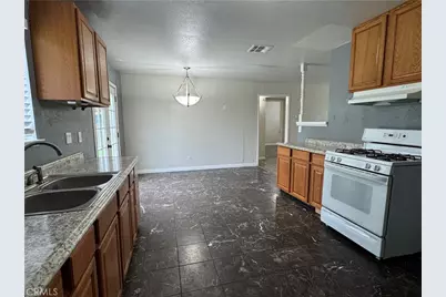 1600 W Robin Drive, Visalia, CA 93291 - Photo 15