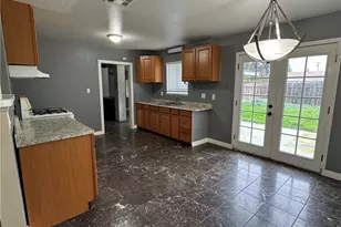 1600 W Robin Dr, Visalia, CA 93291 - Photo 13