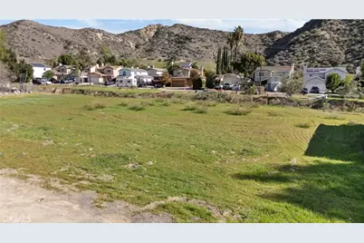 2 Taft Ct, Val Verde, CA 91383 - Photo 17