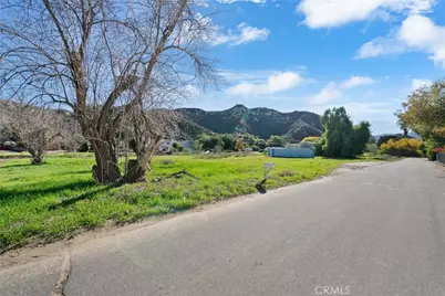 2 Taft Ct, Val Verde, CA 91383 - Photo 27