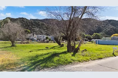 2 Taft Ct, Val Verde, CA 91383 - Photo 5