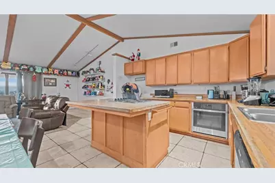 16043 Saint Timothy Road, Apple Valley, CA 92307 - Photo 15