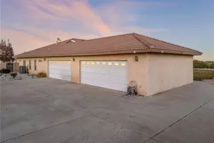 11385 Oak Ridge, Oak Hills, CA 92344 - Photo 7