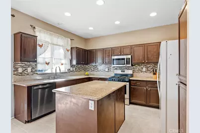 15647 Choctaw Court, Victorville, CA 92395 - Photo 9