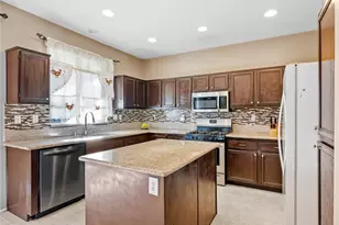 15647 Choctaw Ct, Victorville, CA 92395 - Photo 9