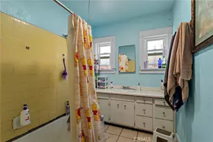 224 W 14th St, Long Beach, CA 90813 - Photo 11