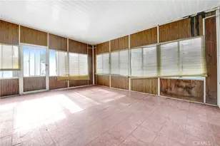 4239 S Raymond Ave, Los Angeles, CA 90037 - Photo 27