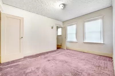 4239 South Raymond Avenue, Los Angeles, CA 90037 - Photo 19