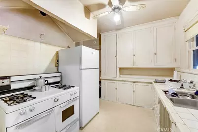 4239 South Raymond Avenue, Los Angeles, CA 90037 - Photo 11