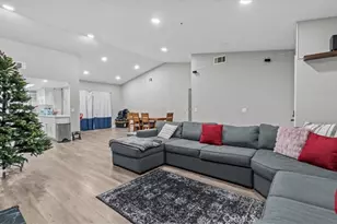 7550 Periwinkle Dr, Fontana, CA 92336 - Photo 7