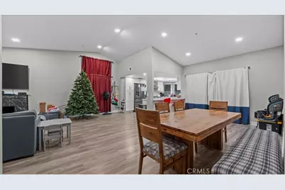 7550 Periwinkle Drive, Fontana, CA 92336 - Photo 9