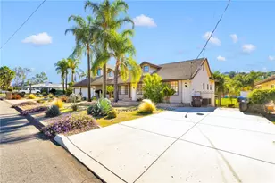 42125 Crest Dr, Hemet, CA 92544 - Photo 3