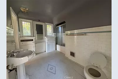 2329 N Edgemont, Los Angeles, CA 90027 - Photo 17