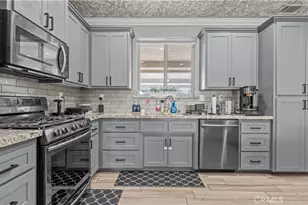 12230 Indian River Dr, Apple Valley, CA 92308 - Photo 11