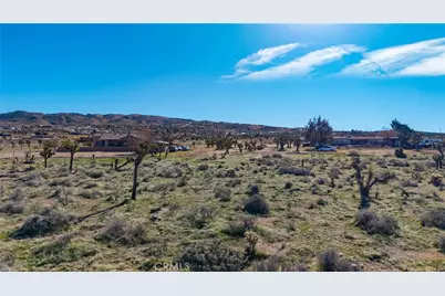 9588 Milpas, Apple Valley, CA 92308 - Photo 13