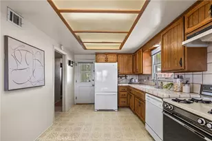 15974 Hawthorne, Fontana, CA 92335 - Photo 11