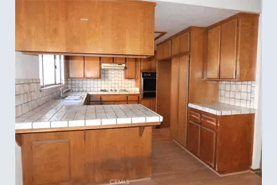 13665 Driftwood, Victorville, CA 92395 - Photo 5