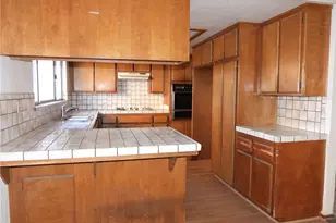 13665 Driftwood, Victorville, CA 92395 - Photo 5