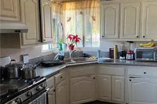 858 E 104th, Los Angeles, CA 90002 - Photo 5