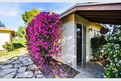 12073 Knoefler Drive, Riverside, CA 92505 - Photo 9