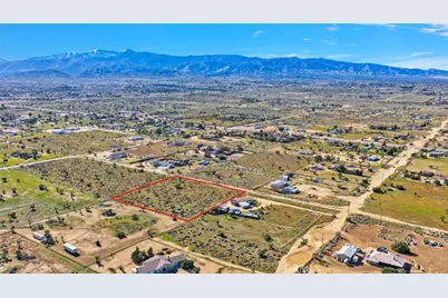 10435 Manada, Phelan, CA 92371 - Photo 9