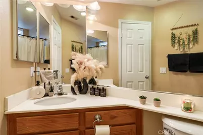 14834 Shetland Lane, Fontana, CA 92336 - Photo 17