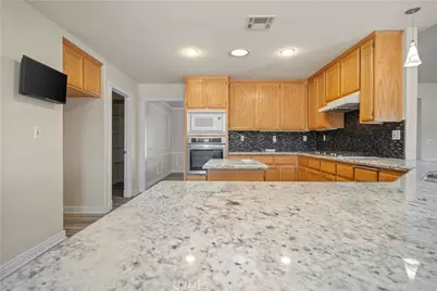 13190 Cromdale, Oak Hills, CA 92344 - Photo 19