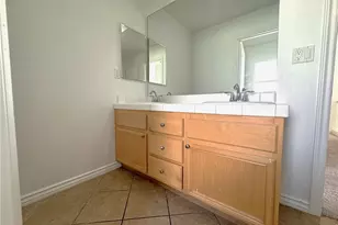 8240 Chamberlain Ln, Reseda, CA 91335 - Photo 19