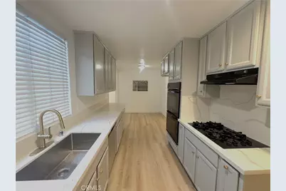 547 S Yorba Street, Orange, CA 92869 - Photo 7