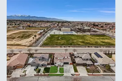 8424 Hoover Court, Oak Hills, CA 92344 - Photo 37