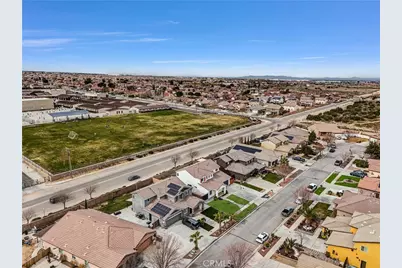 8424 Hoover Court, Oak Hills, CA 92344 - Photo 41