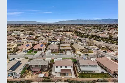 8424 Hoover Court, Oak Hills, CA 92344 - Photo 35