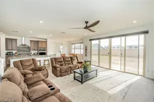 32813 Oakland, Winchester, CA 92596 - Photo 15