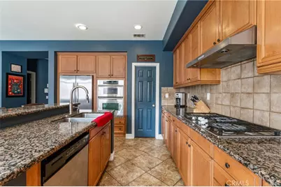 10889 Cameron Court, Corona, CA 92883 - Photo 11