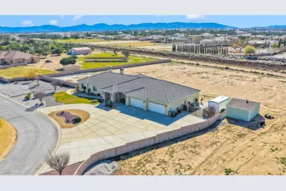 11885 Lamplighter, Oak Hills, CA 92344 - Photo 3