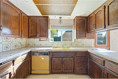 569 N Barranca Avenue, Glendora, CA 91741 - Photo 11