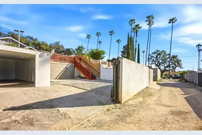 1395 Sunset, Pasadena, CA 91103 - Photo 31