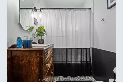 1018 N San Gabriel Avenue, Azusa, CA 91702 - Photo 13