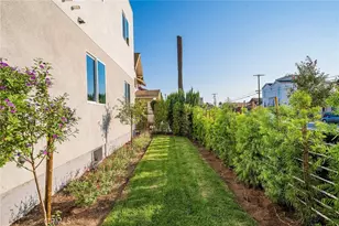 1348 W 41st Pl, Los Angeles, CA 90037 - Photo 17