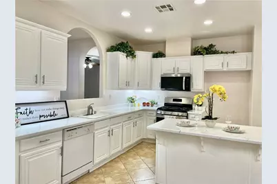 13953 Tawney Ridge Ln, Victorville, CA 92394 - Photo 7