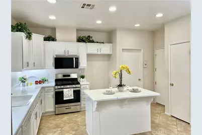 13953 Tawney Ridge Ln, Victorville, CA 92394 - Photo 9