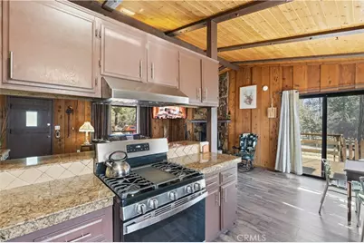 44667 Barton, Sugarloaf, CA 92386 - Photo 11