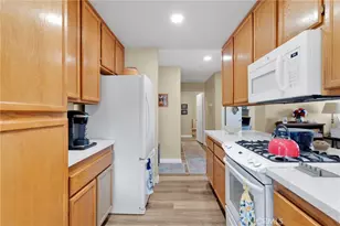 13032 Rainwood Ct, Victorville, CA 92395 - Photo 15