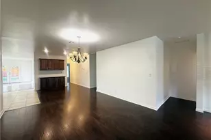 21047 Runnymede St, Canoga Park, CA 91303 - Photo 7