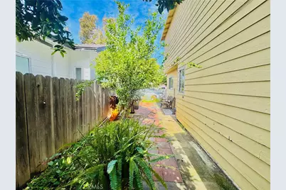 812 E 8th Street, Long Beach, CA 90813 - Photo 27