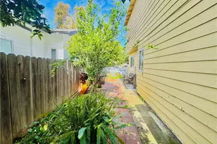 812 E 8th St, Long Beach, CA 90813 - Photo 27